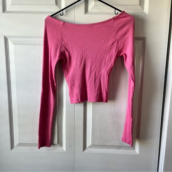 Abercrombie and Fitch Long Sleeve Crop Top size Medium - Picture 3 of 3